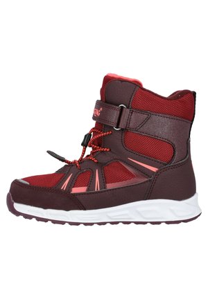 Rote und burgunderfarbene High-Top-Sneaker aus Mesh- und synthetischen Materialien, mit elastischen Schnürsenkeln, Klettverschluss und weißer Gummisohle.
