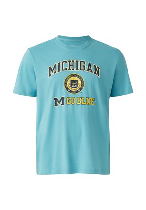 Hellblaues T-Shirt mit der Aufschrift "MICHIGAN", einem Universitätswappen und dem Text "M GO BLUE" in Marineblau und Gelb auf der Vorderseite.