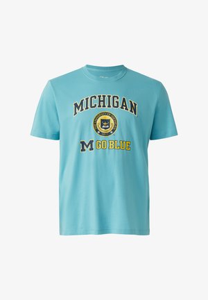 Hellblaues T-Shirt mit der Aufschrift "MICHIGAN", einem Universitätswappen und dem Text "M GO BLUE" in Marineblau und Gelb auf der Vorderseite.