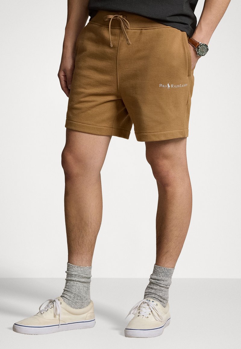 Polo Ralph Lauren 16.5 CM RELAXED FIT LOGO FLEECE SHORT - Treniņtērpa apakšdaļas - rustic tan