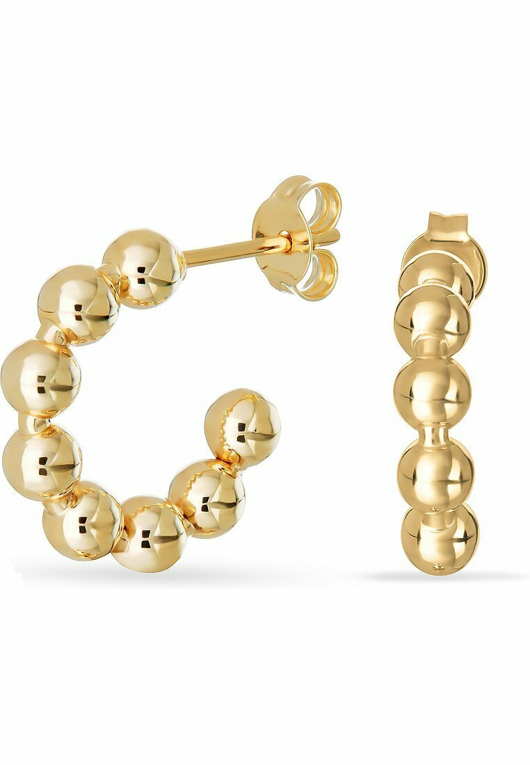 Guldtonade örhängen med en böjd design och stora, släta, kulformade accenter. Ytan är glänsande med en reflekterande yta.