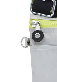 Kipling GIB CEN - Axelremsväska - air grey combo