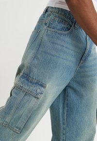 YOURTURN UNISEX - Calças de ganga largas - blue denim
