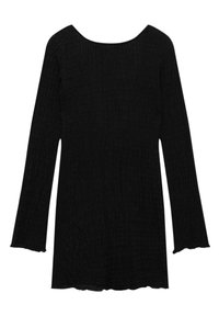 Vestido negro de manga larga con escote redondeado y tejido texturizado. Presenta mangas acampanadas y un dobladillo redondeado.