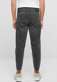 2Y Premium Karcsúsított farmerek - black