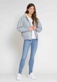 Maze Skinnjacka - baby blue