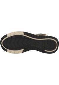 Semelle en caoutchouc noir avec un motif de semelle, intégrant des accents beiges et le logo "DOCKERS". Le design est robuste avec des rainures surélevées pour une meilleure traction.