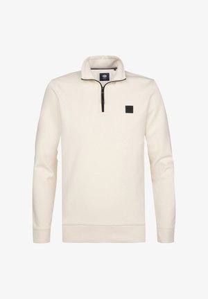 Pull-over à manches longues couleur crème avec une fermeture éclair quart-de-devant, un col montant, des poignets et un ourlet côtelés, et un petit logo carré noir sur la poitrine.