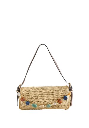 Vævet halm clutch taske med mørk læderrem og dekorative flerfarvede stenkugler på frontklappen.