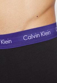 Calvin Klein Underwear LOW RISE TRUNK STRETCH 3 PACK - Bokserit - black
