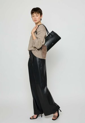 Picard, PICARD SCHULTERTASCHE SOHO - Handbag - black