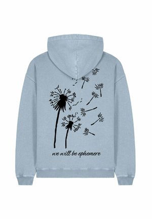 Felpa blu chiaro con un grafico di dente di leone nero e il testo "we will be ephemere" nella parte bassa della schiena. Materiale in morbido cotone.