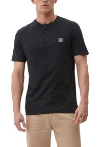 s.Oliver MIT HENLEY-AUSSCHNITT - Jednoduché tričko - schwarz