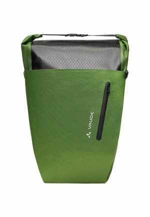 Zaino Vaude verde con chiusura a rotolo, tasca frontale con cerniera nera e fodera interna nera con motivo visibile sulla parte superiore.