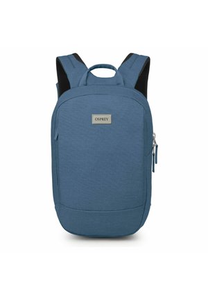 Zaino Blue Osprey con spallacci imbottiti, maniglia superiore e scomparto frontale con cerniera, mostrato frontalmente.