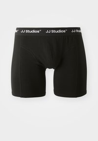 Fekete boxeralsó JJ Studios márkajelzésű derékkal. Rugalmas anyaggal és klasszikus szabással rendelkezik, sima varrásokkal.
