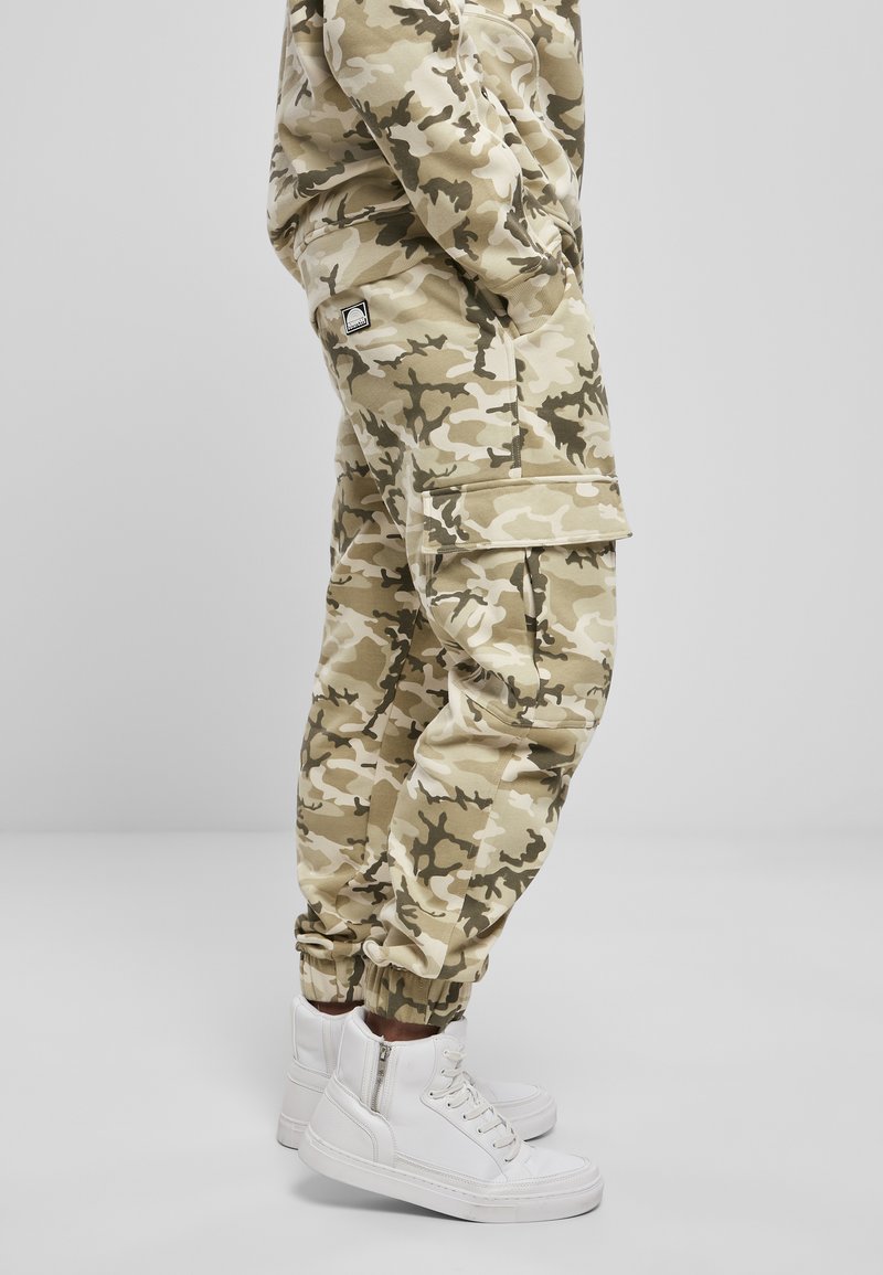 Herren Trainingsanzüge | Southpole Jogginghose sand camouflage/mehrfarbig - GZ66718 Herren Trainingsanzüge | Southpole Jogginghose sand camouflage/mehrfarbig - GZ66718