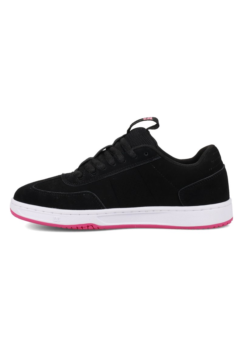 Black sneaker with suede and mesh materials, featuring a white midsole and pink outsole. Includes lace-up design and logo accent.