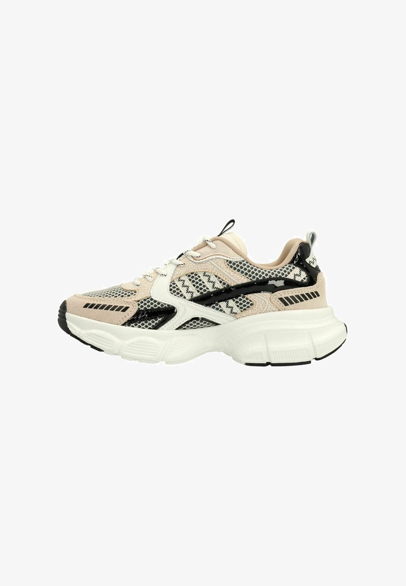 Sneakers in roze, zwart en wit. Mesh bovenwerk met textuurpatronen, gevoerde kraag en dikke witte zool met zwarte accenten.