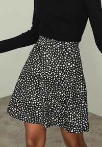 Lipsy FLIPPY REGULAR FIT - A-vonalú szoknya - black
