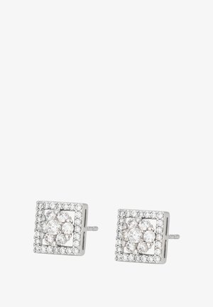 Orecchini a perno quadrati in argento con un cluster di gemme trasparenti rotonde al centro e un bordo di gemme più piccole.