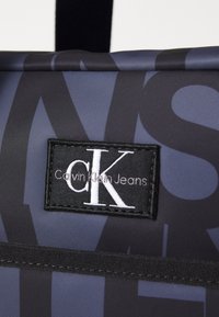Calvin Klein Jeans DIAPER BAG UNISEX SET - Borsa fasciatoio - grisaille logo