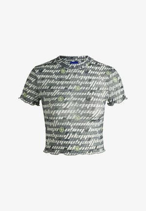 Gråt, åtsittande t-shirt med korta ärmar, med ett upprepat textmönster och gröna leende ansiktsdetaljer. Vågig nederkant och rundad halsringning.