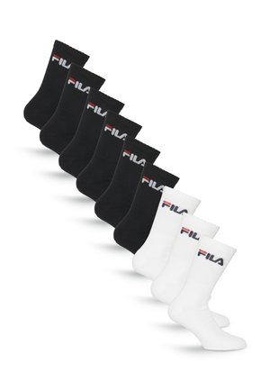 Sept chaussettes basses noires et trois blanches avec le logo FILA sur le bord, disposées en ligne diagonale sur fond blanc.