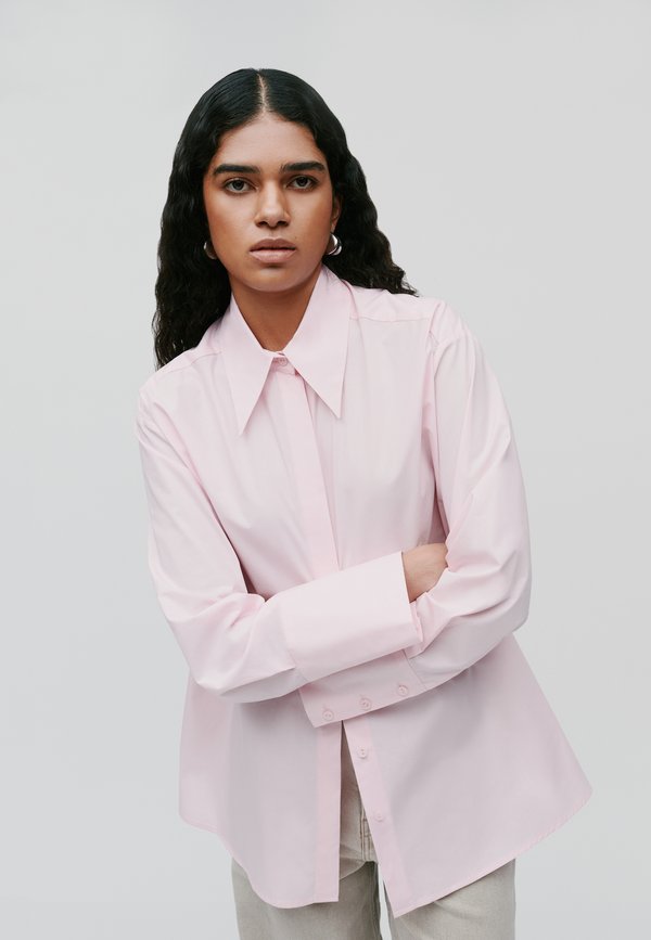 ELVIE - Hemdbluse - erdbeer creme