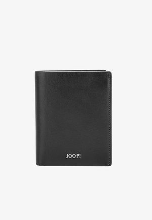 Cartera negra de cuero con textura suave, forma rectangular y un logo plateado "JOOP!" en la parte inferior. Diseño simple y minimalista.