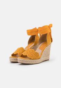 Tamaris Platform sandals - mango