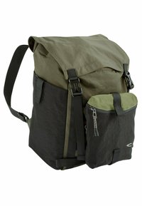 Rygsæk med fold-over top i olivengrøn og sort, lavet af holdbart materiale. Inkluderer en frontlomme med lynlåslukning i matchende farve.