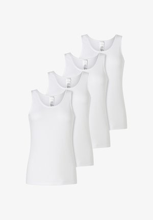 Quattro canottiere bianche in cotone con scollatura a barca, dotate di spalline sottili e un design semplice. Ognuna ha le etichette di cura visibili.