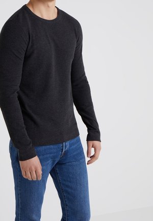 Stickad tröja - black