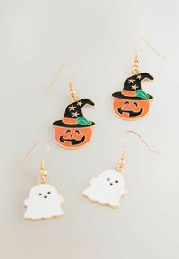 Halloween-teemalised ripptäppide kõrvar�õngad, mis sisaldavad kahte oranži jack-o'-lanternit mustade nõiakübaratega ja kahte valget kummitus, millel on naeratused nägudel.