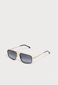 Ochelari de soare cu ramă din metal aurit și lentile negre degrade, cu brațe subțiri ce au accente roșii și negre. Formă rectangulară, design minimalist.