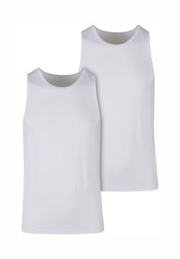 Dos camisetas de tirantes blancas de algodón con escote redondo, que presentan una textura suave y sin patrones ni adornos visibles.