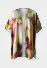 Luźna kurtka w stylu kimono z krótkimi rękawami, z abstrakcyjnym, wielokolorowym wzorem w odcieniach czerwieni, zieleni, beżu i różu, uszyta z lekkiego materiału.