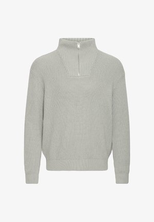 Vaaleanharmaa ribbikuvioinen neulepaita, jossa on puolivetoketjullinen kaulus ja laskeutuvat olkapäät. Ominaisuuksiin kuuluu rento istuvuus ja tekstuurinen kangas.