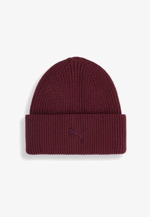 Cappello beanie bordeaux realizzato in materiale a coste con risvolto e logo ricamato dello stesso colore nella parte anteriore.