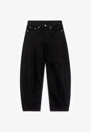 Schwarze Jeans mit lockerer Passform, fünf Taschen, silbernen Beschlägen und geradem Bein. Glatte Textur und robustes Material.