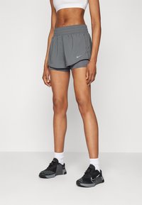Nike Performance Šortky 2 v 1 - iron grey/reflective silver