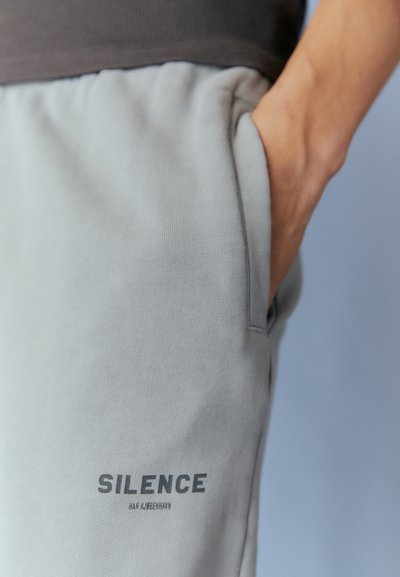Han Kjøbenhavn REGULAR PANTS UNISEX - Spodnji deli trenirk - steel grey