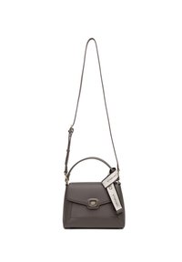 Borsa a mano in pelle grigia scura, di forma rettangolare, con manico superiore e una tracolla regolabile. Presenta una patta frontale e una chiusura a gancio.