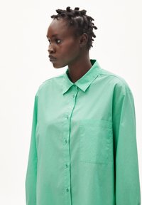 ARMEDANGELS EALGAA - Button-down blouse - bright lime