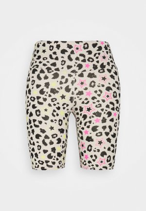 Pantalones cortos con estampado de leopardo en beige con manchas negras, acentuados con estrellas rosas y amarillas. Confeccionados con tela elástica y suave para mayor comodidad.