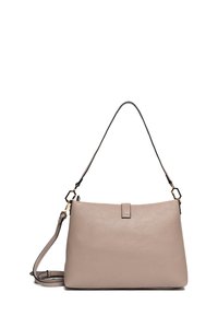 Bolso de piel en un suave tono topo con un acabado texturizado, que presenta una correa desmontable y un diseño de parte superior curvada. Detalles en tono dorado.