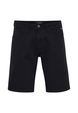 Short en jean noir jusqu’aux genoux, avec un bouton à la taille, des passants de ceinture et des poches à l’avant, sur fond blanc.