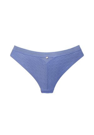 Hellblaue Spitzen-Damenunterhose mit gewelltem Muster, gewellten Rändern und einem kleinen metallischen Akzent in der Mitte vorne.