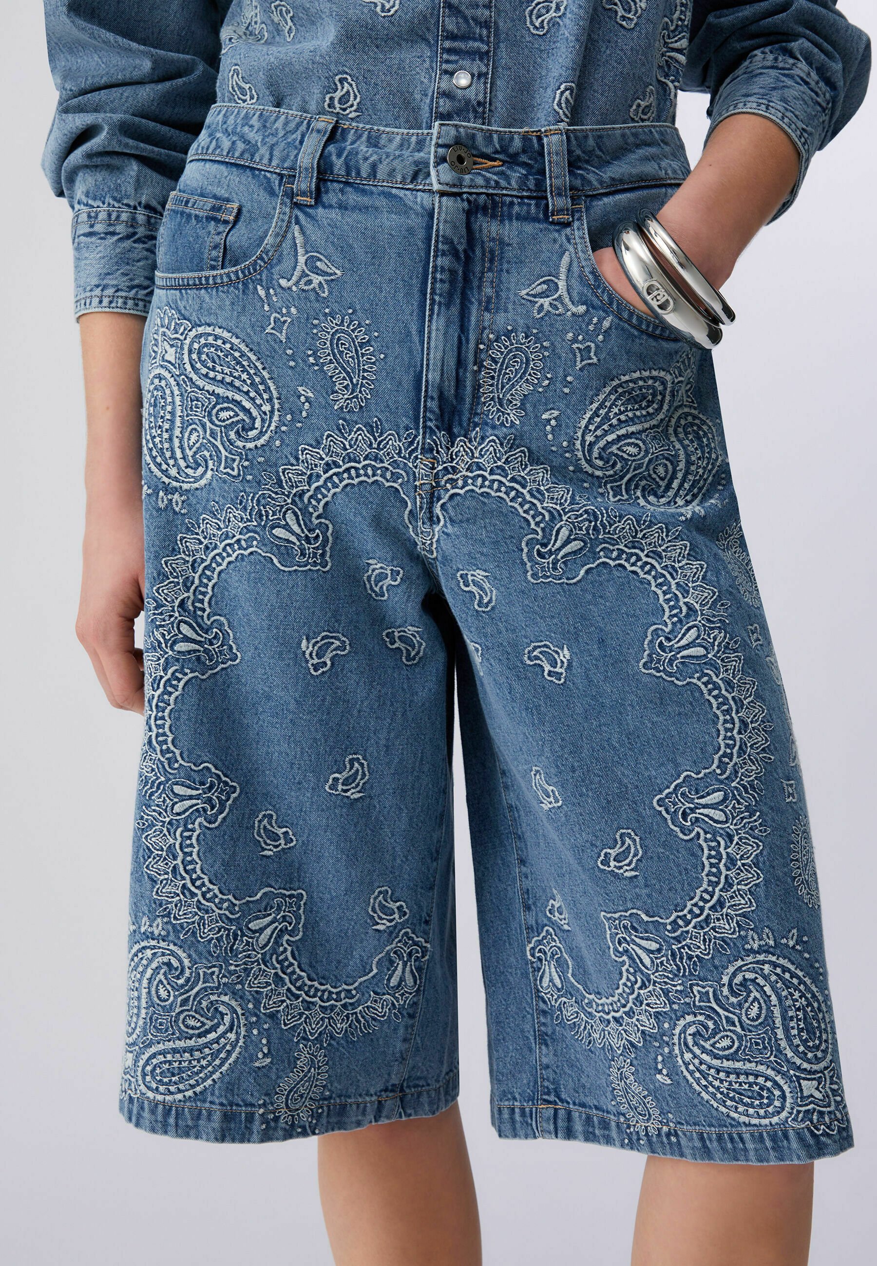 LIU JO WITH EMBROIDERY - Denim shorts - blue denim - Zalando.ie